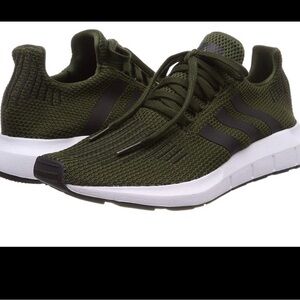 ADIDAS SWIFT RUNNING SHOE